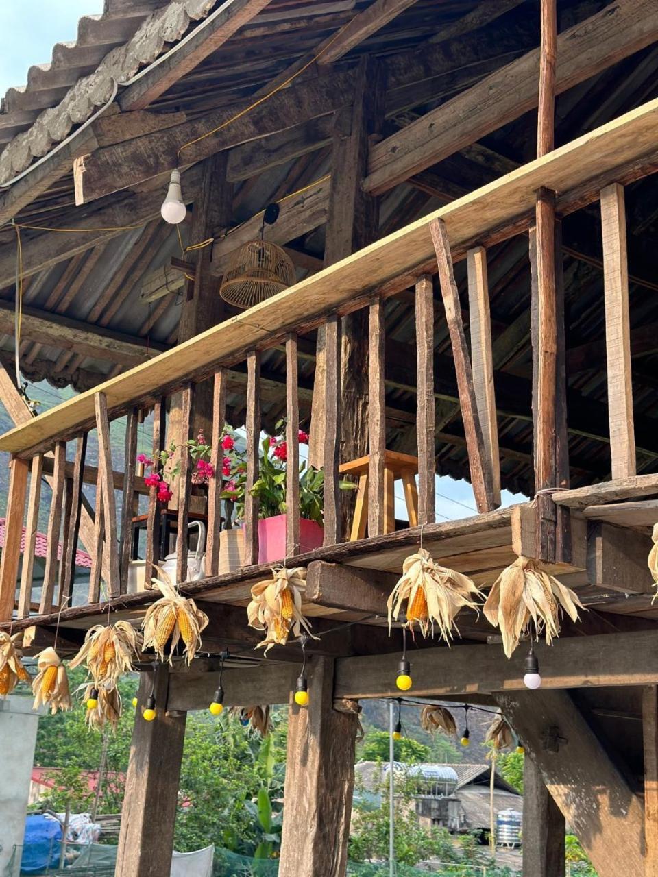 Du Gia Thu'S Homestay Làng Cac Eksteriør bilde